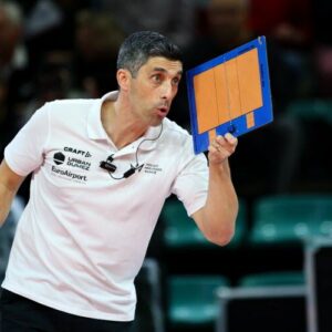 le-coach-mulhousien-andre-sa-a-vecu-une-soiree-riche-en-emotions-samedi-a-nancy-ou-sa-nouvelle-equipe-du-vma-a-battu-son-ancienne-equipe-du-vnvb-photo-antonin-utz-1762725641